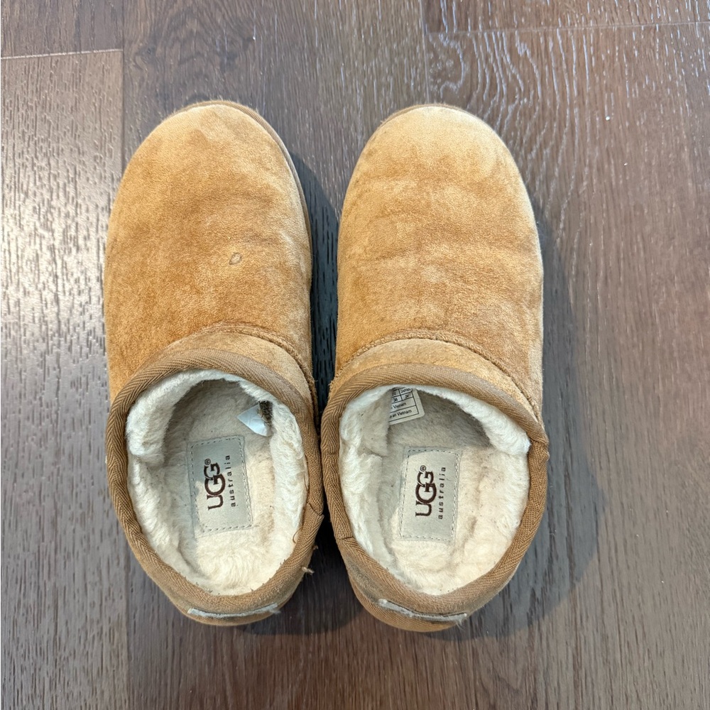 UGG Classic Woman Slipper, SZ 7